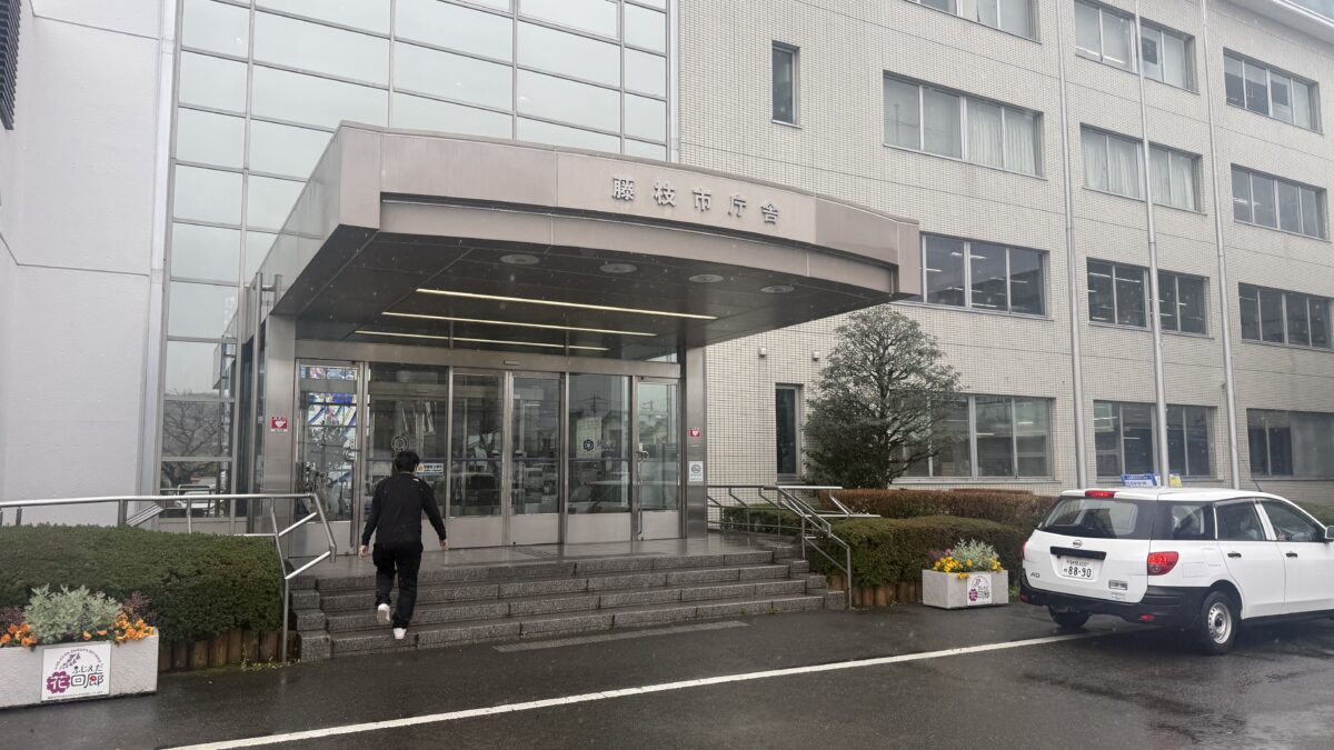 新店舗スタートを支える現場力 ― 雨の中の引越しサポート