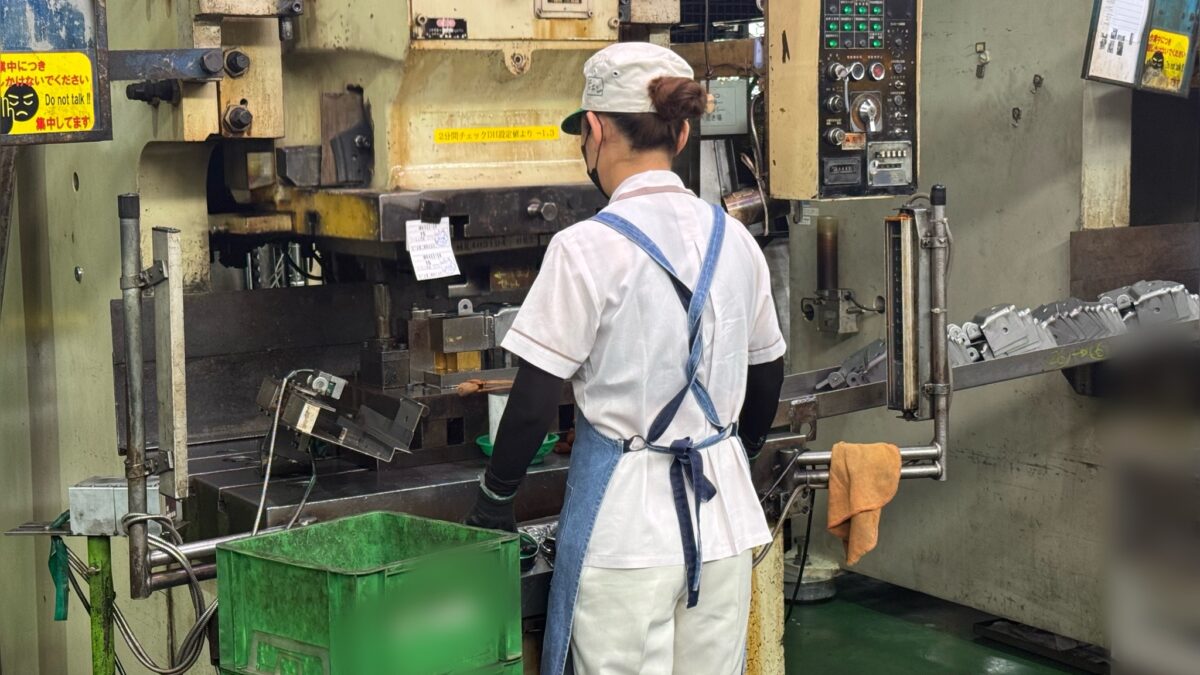 【特定技能2号合格】ベトナム人女性が金属プレス職で夢を実現｜育成型支援で未来を切り開く
